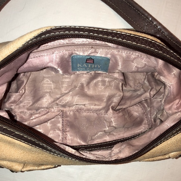 Kathy Van Zeeland cute little purse with key chain - Picture 8 of 12